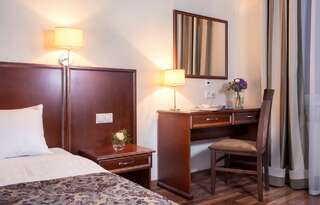 Отель Greguar Hotel Киев Семейный люкс-1